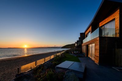 Is this hotel the best place to stay along the north Cornish coast?