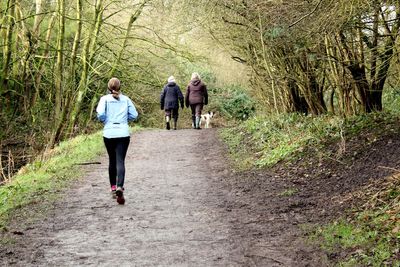 Walking for more than 5,000 steps per day may reduce Alzheimer’s risk – study