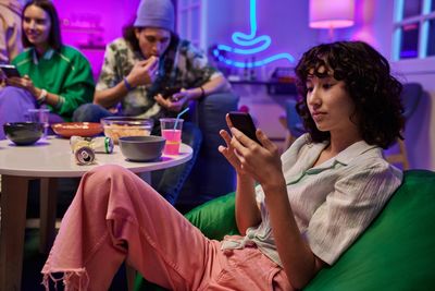 Feeling Confused? Experts Explain the ‘Graysexual’ Identity That’s All Over Gen Z TikTok.