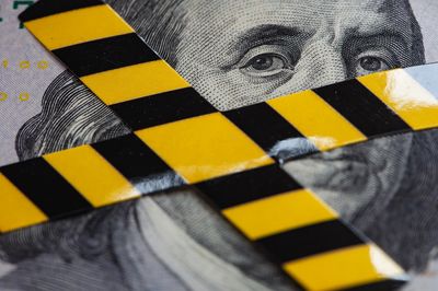 Why Couples Without Kids Are Investing in Dangerous “Quick Profit” Schemes