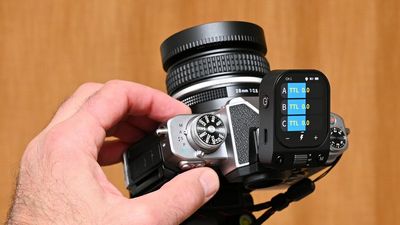 Neewer QZ Touchscreen TTL Wireless Flash Trigger review: smart dedicated functions lie beneath a slick color touchscreen interface
