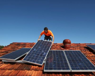 Morning Mail: Free solar power plan, science prize for airborne disease researcher, mystery shipwreck discovery