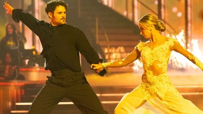 Dylan Efron Just Showed Fans What Day 1 To Day 7 Of Learning A New Dance Looks Like, And Holy Smokes Dancing With The Stars Puts ‘Em Through It