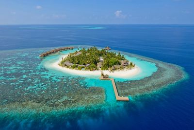 Maldives bans smoking for all young people – including tourists