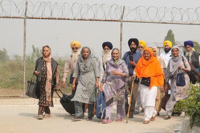 Pakistan opens border for Indian Sikh pilgrims for first time since military conflict