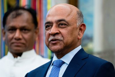 IBM’s CEO disagrees with JPMorgan CEO Jamie Dimon’s disdain for texting in meetings: ‘Telling people they can't use their technology would be weird’