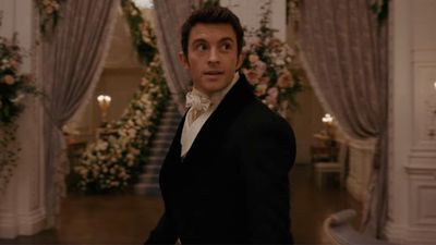 The Cast Of Wicked And More Reacted To Jonathan Bailey Being 2025’s Sexiest Man Alive, But I'm Obsessed With Netflix's One-Word Response