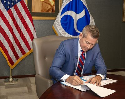 US Likely to Close Parts of Airspace as Government Shutdown Continues, Warns Transportation Secretary