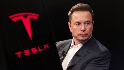 Top Analyst Predicts Major TSLA Dip, Calls Elon Musk-Led EV Giant's Autonomous Ride-Hailing Service 'A Glorified Taxi:' 'People Will Be Sick...'