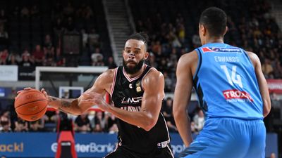 Battling Hawks trounce top-ranked Melbourne in boilover
