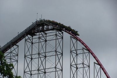 Family claims they had to hold a screaming child in place after roller coaster seatbelt came undone