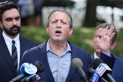 NYC Comptroller Recounts Courthouse ICE Tactics in Manhattan as an 'Abduction Trap' for Immigrants