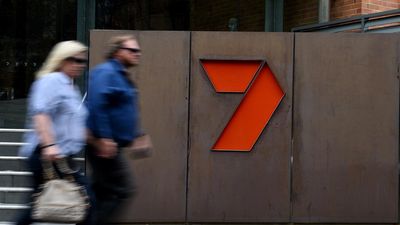 Stokes blames 'marauders' as owners reject pay report