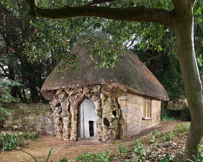 Garden shed of vaccine pioneer Edward Jenner added to heritage at risk register
