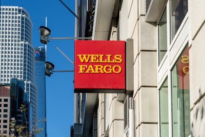 Wells Fargo Follows Cathie Wood's Playbook, Bets On 'Nuclear Option' Amid AI-Driven Electricity Surge— Favors Industrials, Utilities