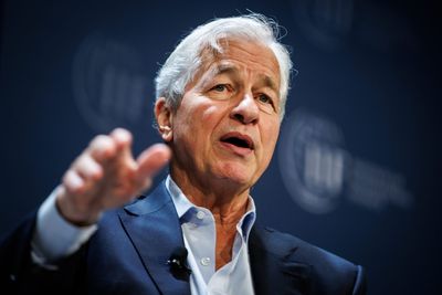 The only phone notifications Jamie Dimon gets are from his kids—everyone else should call the office