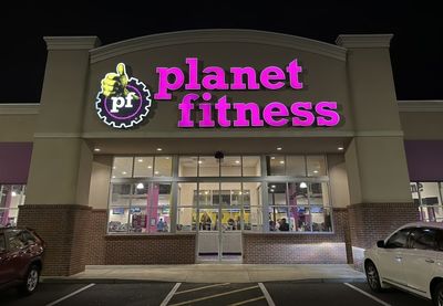 Planet Fitness Adds New Clubs, Sweetens Profit Outlook
