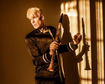 Martin Fröst: BACH album review – silkily eloquent clarinettist brings freshness and fun