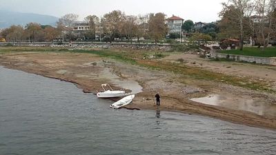 Lake Iznik shoreline retreats 350 meters amid severe drought in Turkey