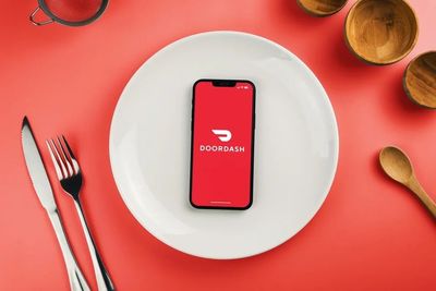 DoorDash Posts Mixed Q3, Plans Investment Of 'Several Hundred Million Dollars' In 2026
