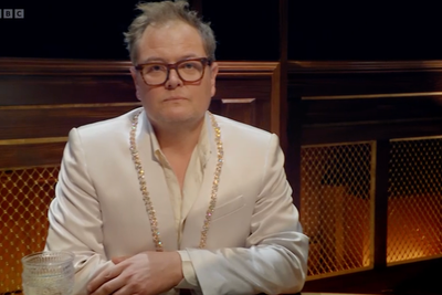 Alan Carr breaks down in tears at final Celebrity Traitors round table