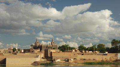 Month-long blackout leaves Mali's Mopti in the dark amid jihadist fuel blockade