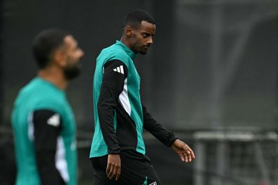 Liverpool: Arne Slot delivers new Alexander Isak injury update ahead of Man City showdown