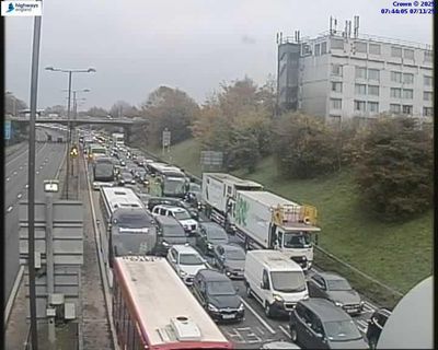 Travel LIVE: London traffic chaos as Heathrow tunnel shut in both directions on M4