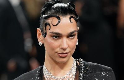 Dua Lipa 'always' takes off make-up