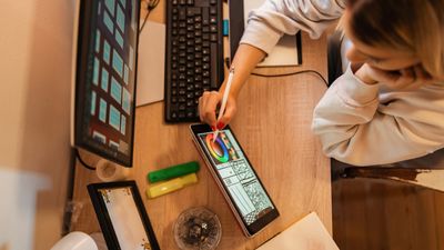 3 Side Hustles AI Is Making Easier (and Which Ones It’s Killing)