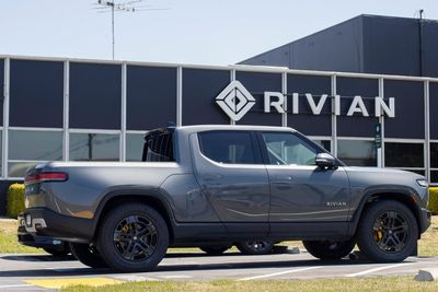 Rivian Loses Steam on Mixed Signals; Trades Below Tesla