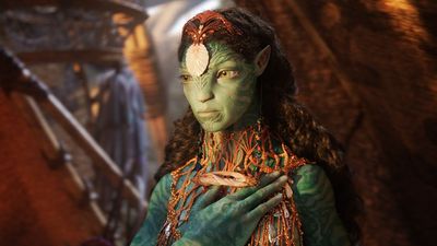 Kate Winslet says her "extraordinary" reaction to a death in Avatar: The Way of Water is hiding a surreal scene partner – a giant metal grate: "It was easier imagining an iceberg passing by"