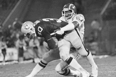 Woodrow Lowe, a star linebacker at Alabama who started 11 NFL seasons with the Chargers, dies at 71