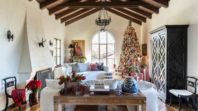6 Designer-Approved Holiday Decor Themes for the Chicest Christmas Home This Year