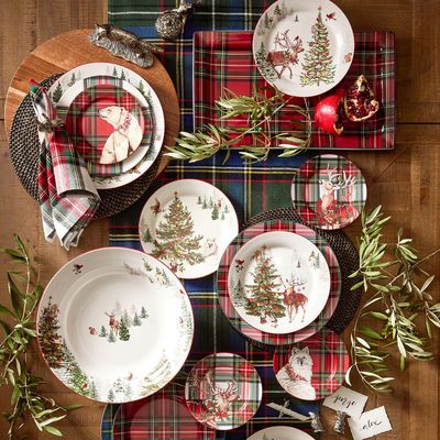 The 'Ralph Lauren' Christmas trend puts a fresh spin on an old faithful - this festive scheme is perfect for tablescapes