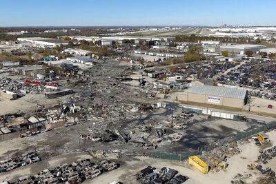 Former colleagues pay tributes to pilots killed in UPS cargo plane crash in Kentucky