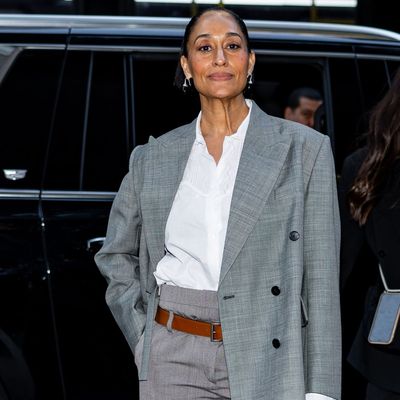 Tracee Ellis Ross Hosts a Masterclass on Monochromatic Makeup