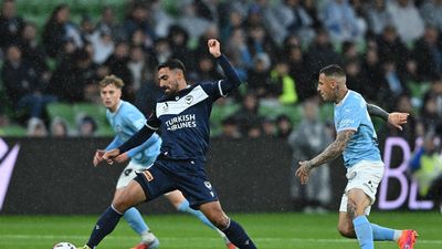 Victory coach turns up heat on struggling striker