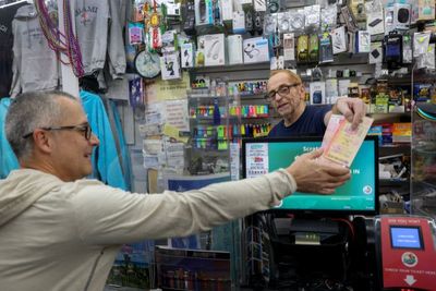 Mega Millions jackpot inches toward $1 billion after no winners in latest drawing