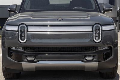 Rivian’s Chart Says Go, But Some Analysts Still Say No