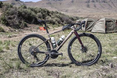 Rear Suspension with a rigid fork - Simon Pellaud's BMC URS 01 One a bike built for the craziest event I've ever raced