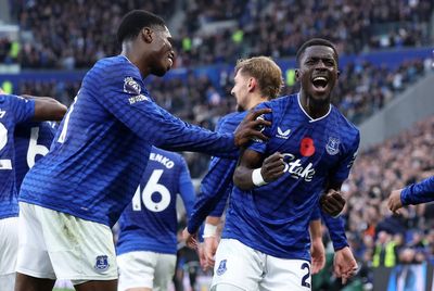 Everton 2-0 Fulham: Cottagers swept aside as Toffees make light of toothless attack