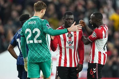 Sunday’s briefing: Sunderland end Arsenal run and Wolves close on new boss