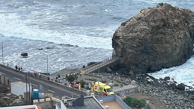 Three dead and 15 injured in Tenerife as bad sea conditions grip Spanish waters