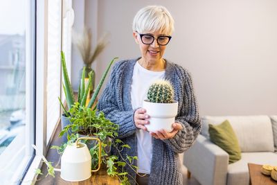 The Right Way to Move Houseplants Indoors Without Losing Leaves