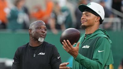 Aaron Glenn Makes Jets Starting QB Decision for Week 10 Matchup With Browns