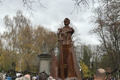 Fighting From Home sculpture honours vital Second World War workers