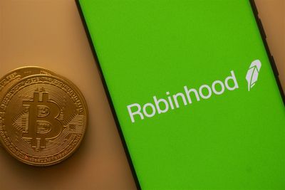 Is Robinhood's 11% Post-Earnings Fall a Buy-the-Dip Opportunity?