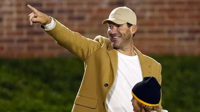 Tony Romo Hilariously Describes Patriots As 'DTF' During Win vs. Bucs