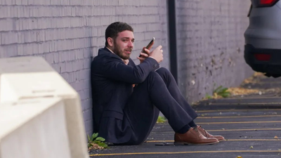 Viral Photo of Husband Waiting Outside ICE Facility Stirs Public Anger About 'Disappeared' Detainees